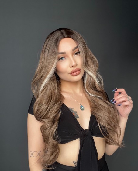 Kumral Perçemleri sarı ışıltılı Tepe kısmı cilt görünümlü Medikal Peruk Suzan peruk