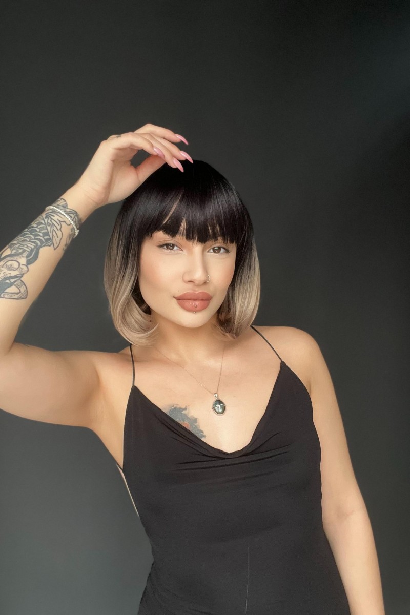 Kısa Küt Perçemli Bob Pedikal Peruk Kanser Kemoterapi uygundur Siyah Küllü Gri