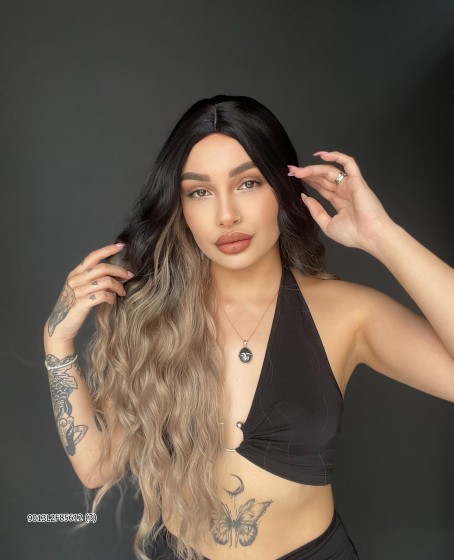 Doğal Su Dalgalı Uzun Perçemsiz Tepe kısmı deri Fiber Peruk Siyah Küllü Sarı