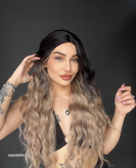 Doğal Su Dalgalı Uzun Perçemsiz Tepe kısmı deri Fiber Peruk Siyah Küllü Sarı