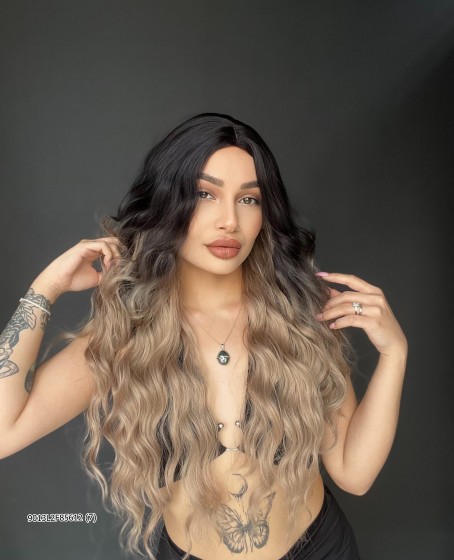 Doğal Su Dalgalı Uzun Perçemsiz Tepe kısmı deri Fiber Peruk Siyah Küllü Sarı