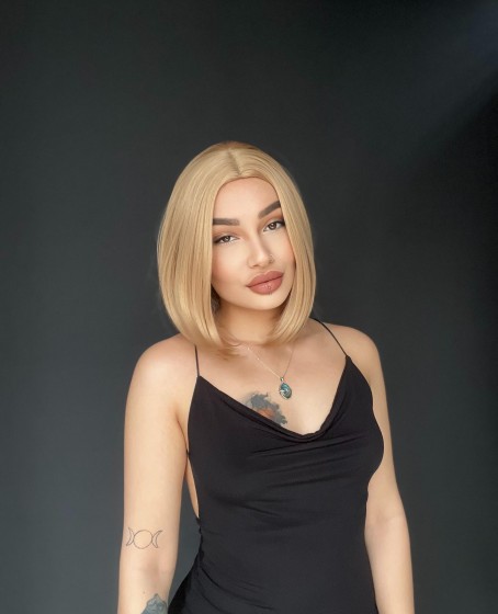 Perçemsiz Bob Kesim Tepe Kısmı cilt görünümlü Medikal Peruk Küllü sarı