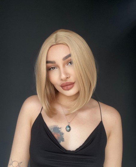 Perçemsiz Bob Kesim Tepe Kısmı cilt görünümlü Medikal Peruk Küllü sarı