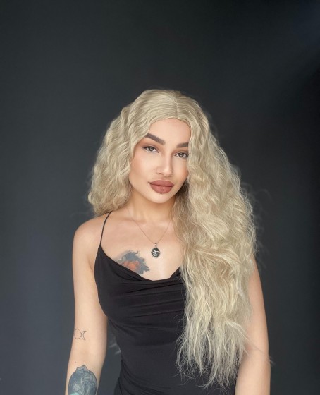 Wag Dalgalı Medikal üst kısmı cilt görünümlü Medikal peruk Soğuk Sarı