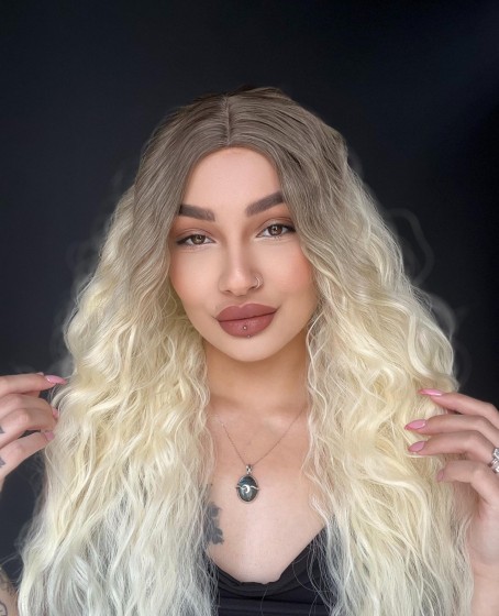 Wag Dalgalı Medikal üst kısmı cilt görünümlü Medikal peruk Küllü Kumral Ombreli