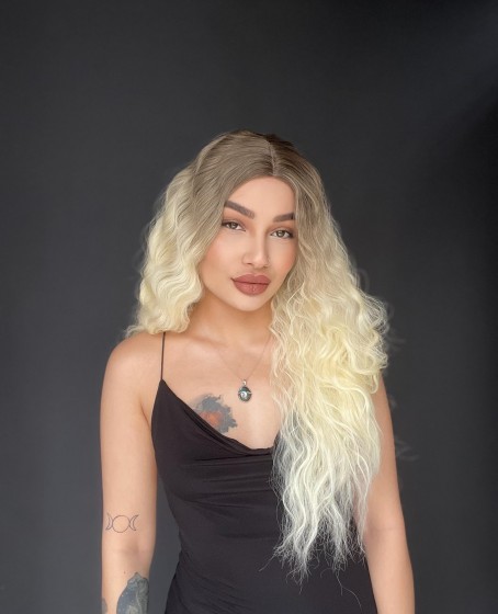 Wag Dalgalı Medikal üst kısmı cilt görünümlü Medikal peruk Küllü Kumral Ombreli