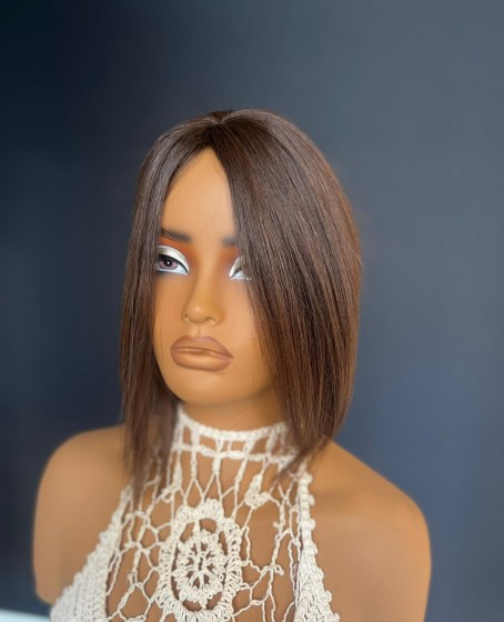 Tepe kısmı cilt görünümlü sabit ayrımlı Gerçek saç tepelik (Kahkül kesilebilir) cilttepeCi1