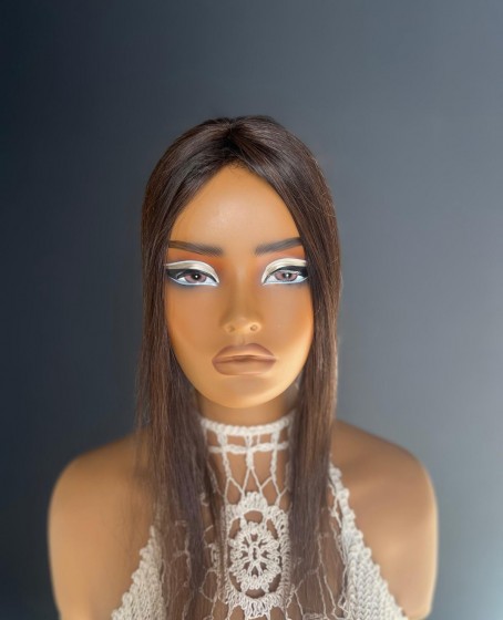 Tepe kısmı cilt görünümlü sabit ayrımlı gerçek saç tepelik