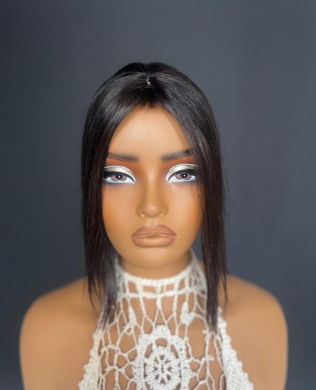 Tepe kısmı cilt görünümlü sabit ayrımlı gerçek saç tepelik