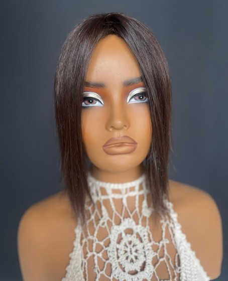 Tepe kısmı cilt görünümlü sabit ayrımlı gerçek saç tepelik