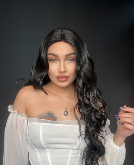 Simsiyah uzun dalgalı tül peruk Suzan peruk