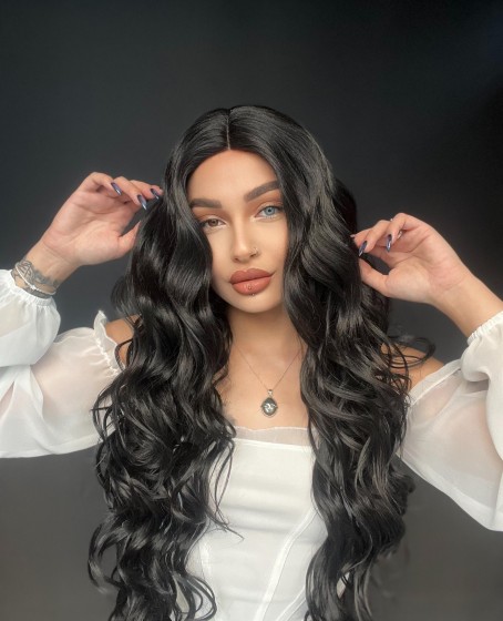 Simsiyah uzun dalgalı tül peruk Suzan peruk