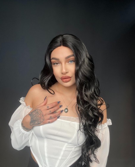 Simsiyah uzun dalgalı tül peruk Suzan peruk