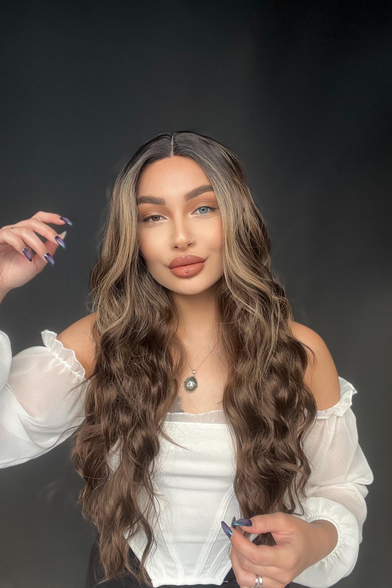 Kumral ışıltılı Tül peruk Doğal görünümlü Fiber peruk