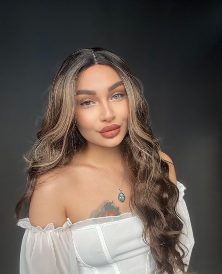 Kumral ışıltılı Tül peruk Doğal görünümlü Fiber peruk