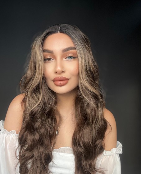 Kumral ışıltılı Tül peruk Doğal görünümlü Fiber peruk