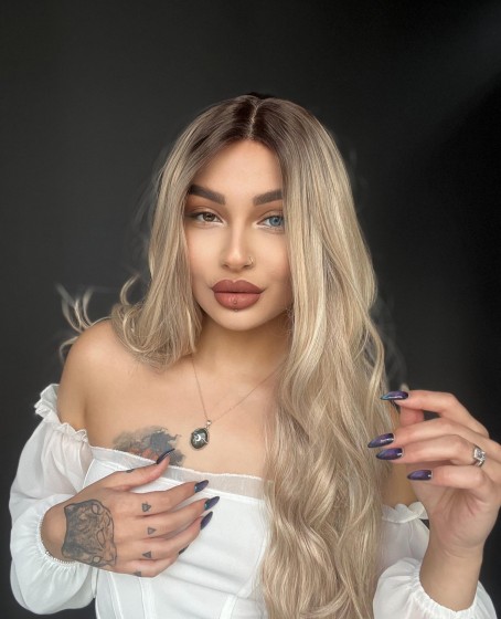 Kumral ışıltılı Tül peruk Doğal görünümlü Fiber peruk