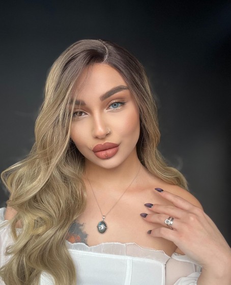 Koyu Kumral ışıltılı Tül peruk Doğal görünümlü Fiber peruk yandan ayrımlı model