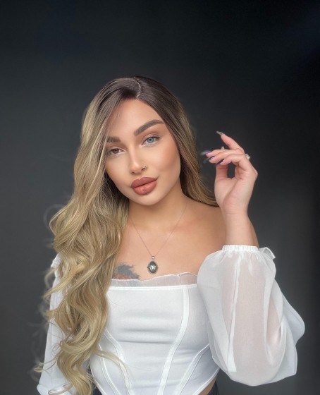 Koyu Kumral ışıltılı Tül peruk Doğal görünümlü Fiber peruk yandan ayrımlı model