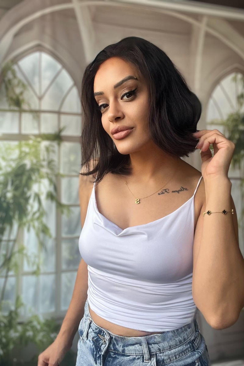 Kısa boy tül peruk Doğal kestane