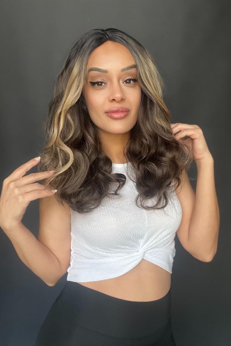 Açık Kahve Balköpüğü Işıltılı Bebek Saçlı Geniş Dalgalı Fiber Sentetik Tül Peruk Tam tül peruk her yöne ayrımlı