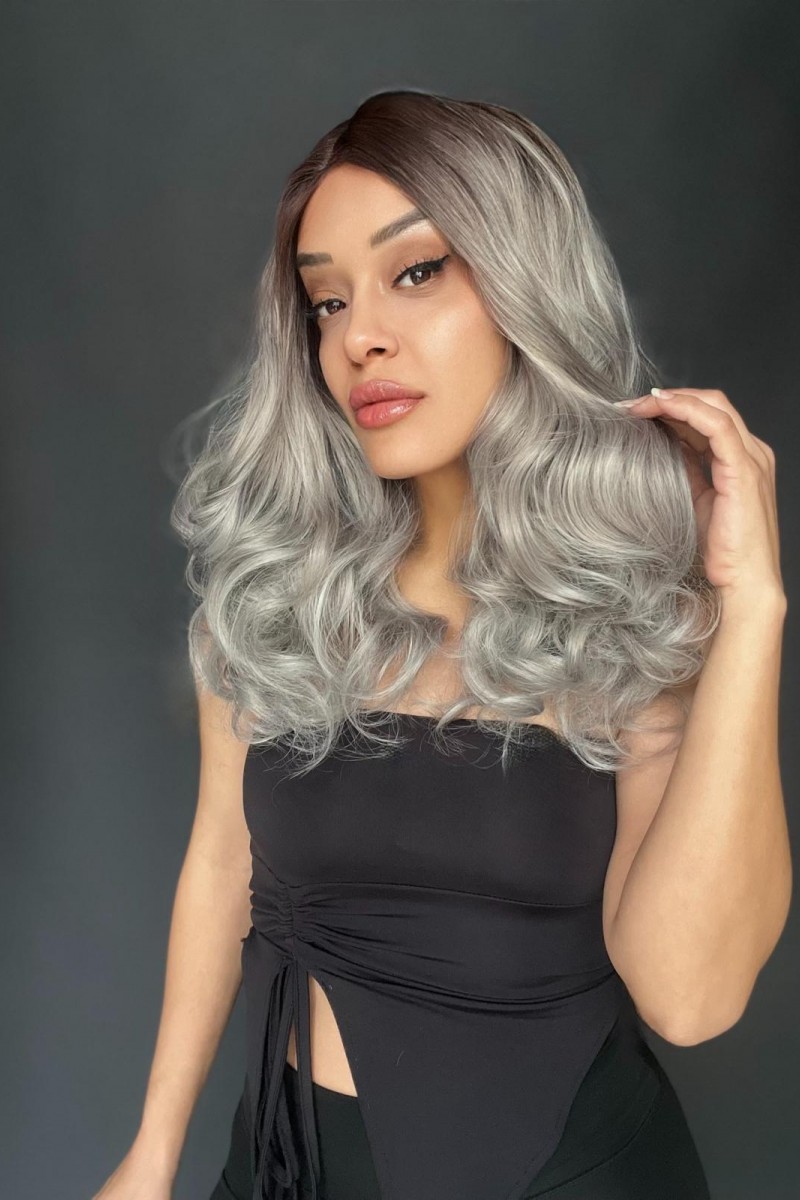 Açık Kumral Gri Ombreli Bebek Saçlı Geniş Dalgalı Fiber Sentetik Tül Peruk Her yöne ayrımlı tam tül peruk