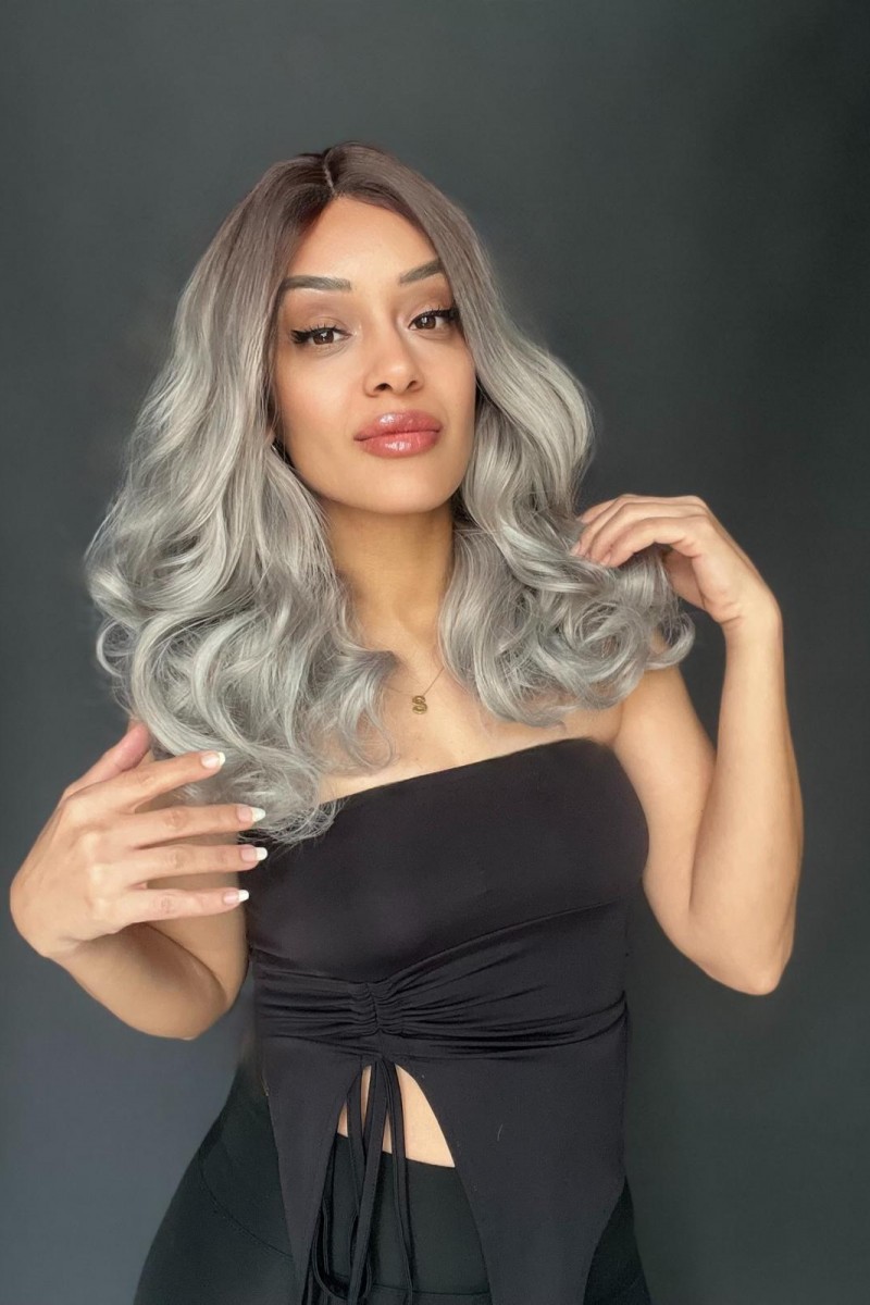 Açık Kumral Gri Ombreli Bebek Saçlı Geniş Dalgalı Fiber Sentetik Tül Peruk Her yöne ayrımlı tam tül peruk