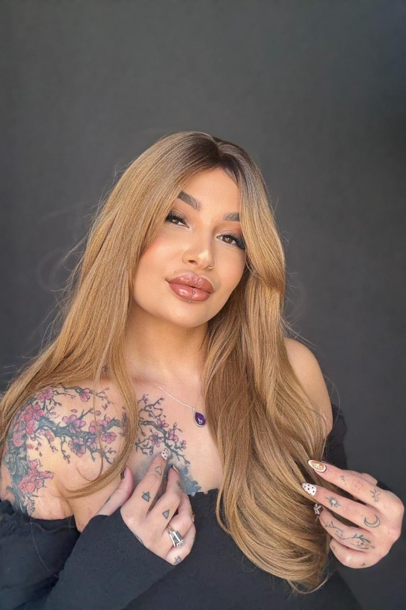 Karamel Kumral Ombreli Katlı kesim Tepesi cilt görünümlü Medikal Peruk Özel Koleksiyon