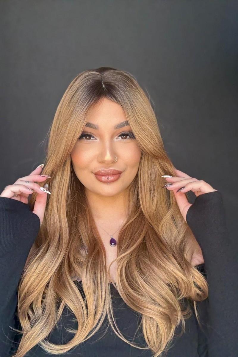 Karamel Kumral Ombreli Katlı kesim Tepesi cilt görünümlü Medikal Peruk Özel Koleksiyon