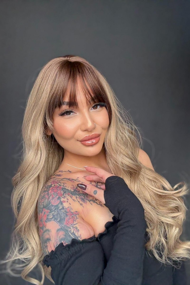 Bebek Sarısı Doğal ombreli Perçemli Tepe kısmı cilt görünümlü Medikal Peruk Özel Koleksiyon